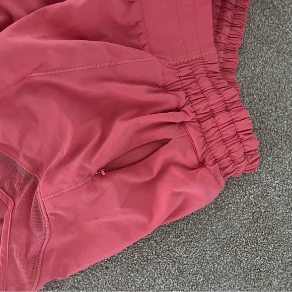 LULU LEMON HOTTY HOT SHORTS - Picture 4 of 7